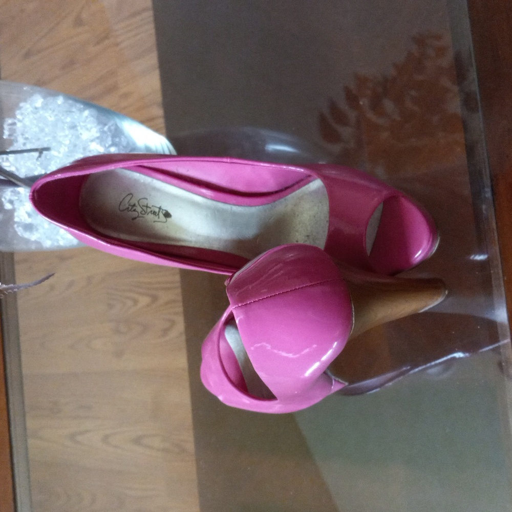 Clothes/Shoes